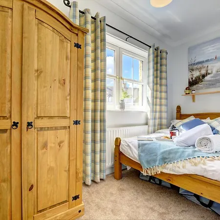 Kist Accommodates - Red - Close To The Races Holiday home *