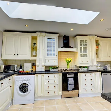 Holiday home Kist Accommodates - Red - Close To The Races *